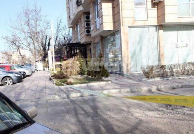 Съмнителен мъж духнал от лоби-бара след разстрела на Лудия