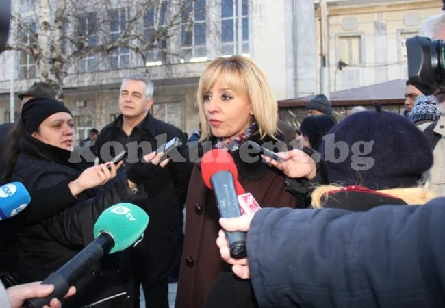 Мая Манолова в Мездра: Протестите ще бъдат до победа