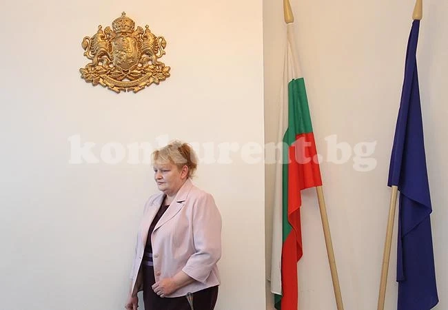 Малина Николова привиква кметовете от областта 
