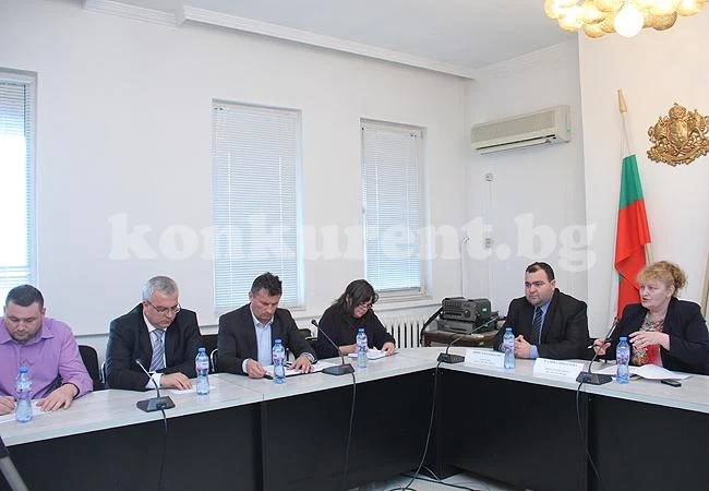 Николова обсъди санирането с кметовете