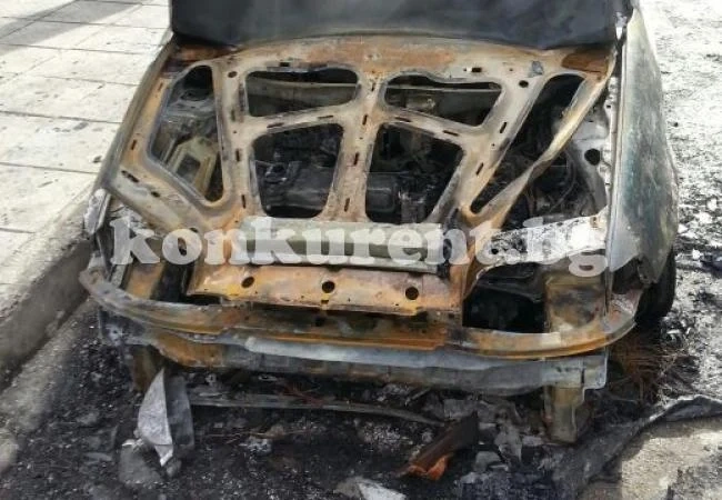 Пет автомобила пламнаха в една нощ