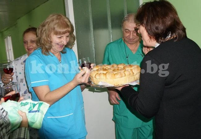 Болницата в Козлодуй получи подарък от кмета за Бабинден