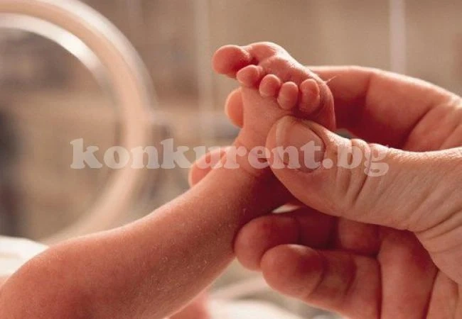 12-годишна роди близнаци, загуби едното дете