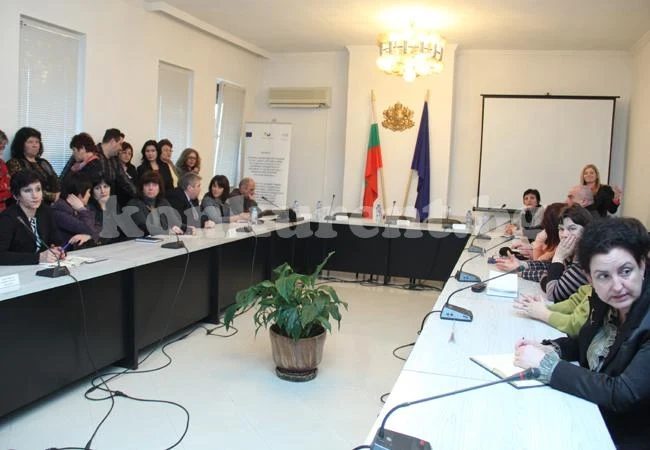 Шефката на образователната комисия се срещна с директори във Враца