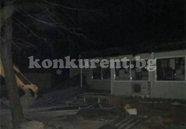 Вършец-отнесени покриви на къщи и смазани коли