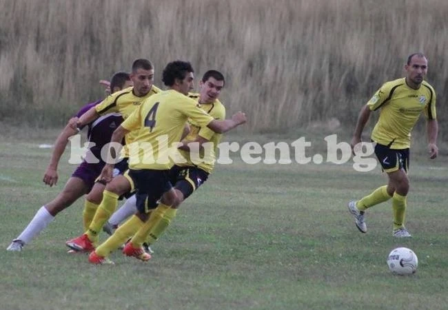 Спаринг между съграждани завърши 2:2