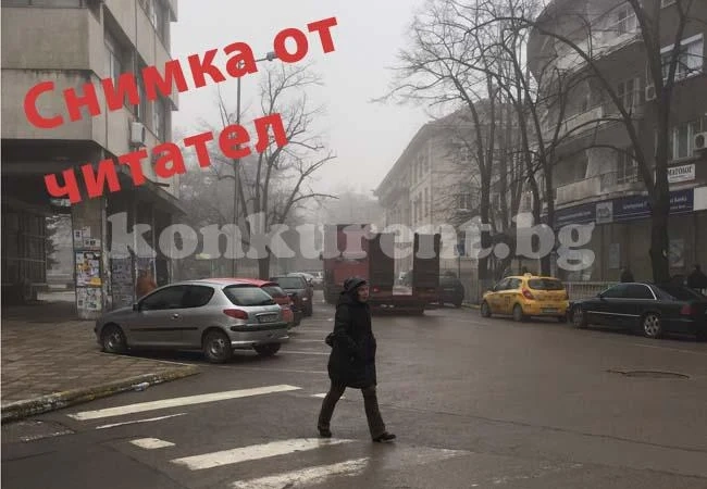 ТИР блокира движението в центъра на Враца
