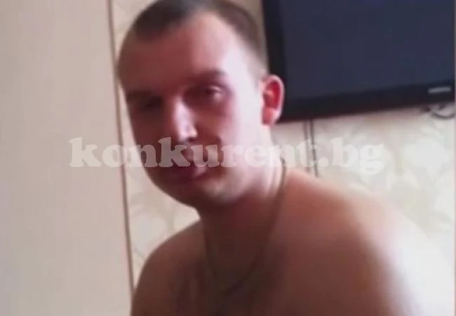 Уволниха ченге заради неприлични снимки в нета