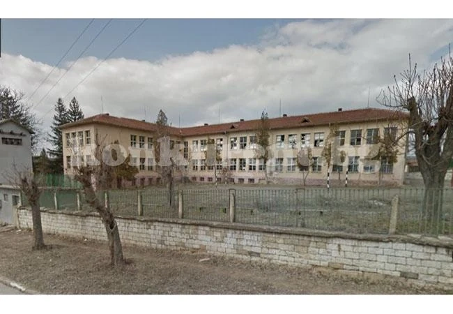 Продават 4 училища в община Монтана