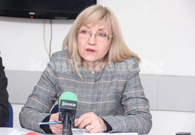 Петя Аврамова води Лиляна Павлова и заместникът й във Враца