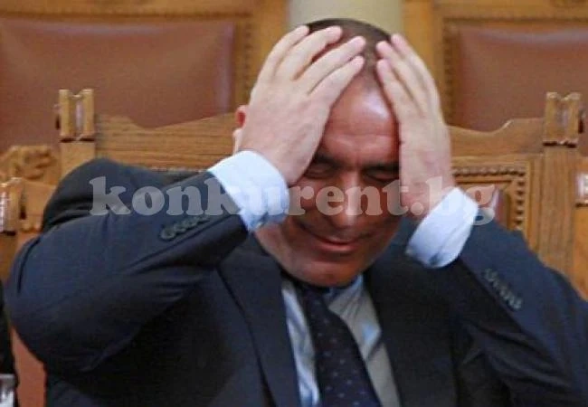 В парламента ври и кипи: Божинов думка с юмрук пред Борисов!