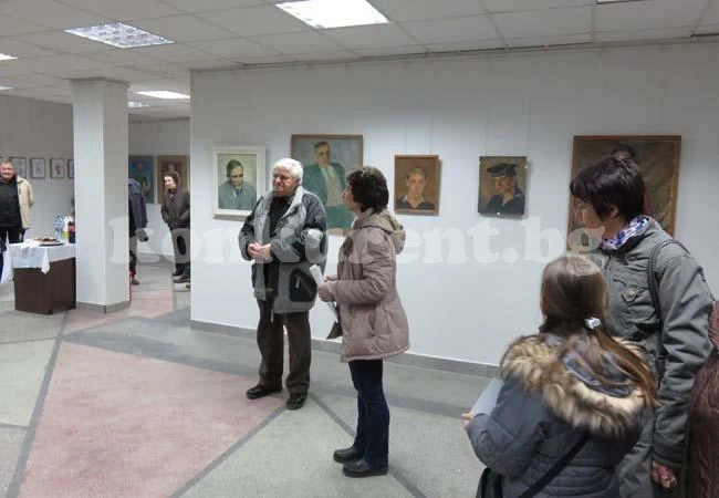 Наредиха изложба на именит художник в Оряхово