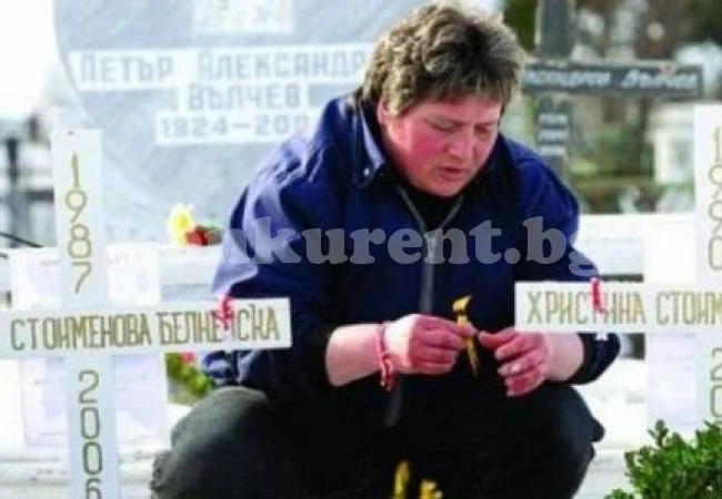 Погребват Стоимен Белнейски до убитите му дъщери
