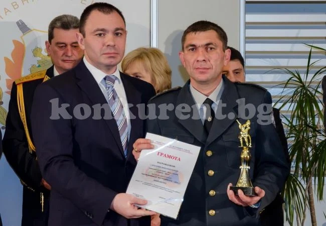 Шефът на огнеборците в Бяла Слатина с награда „Пожарникар на годината“