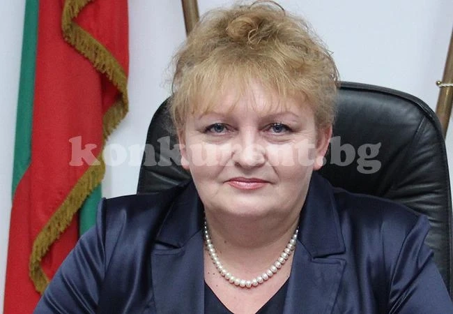 Николова върна решения на съветници