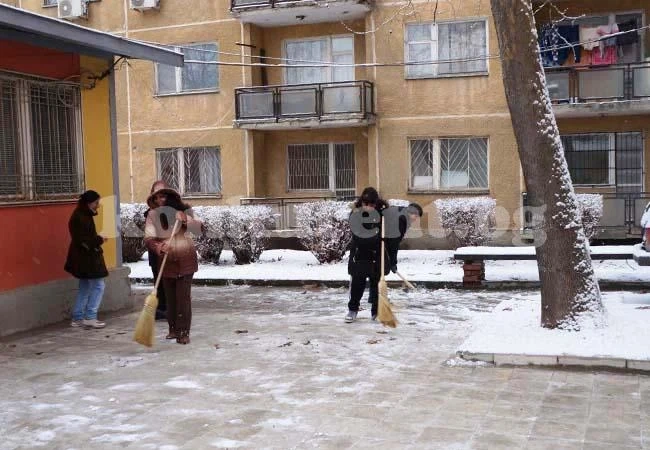 Снегът в Козлодуй се топи, киша е