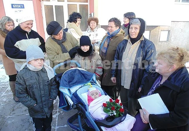 8-месечно бебе взе първия договор за саниране във Враца