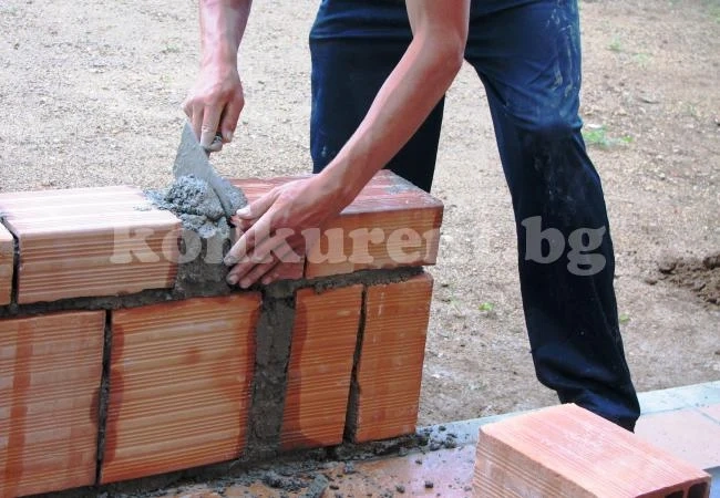 Белгийци броят по 2 400 евро за наши зидари