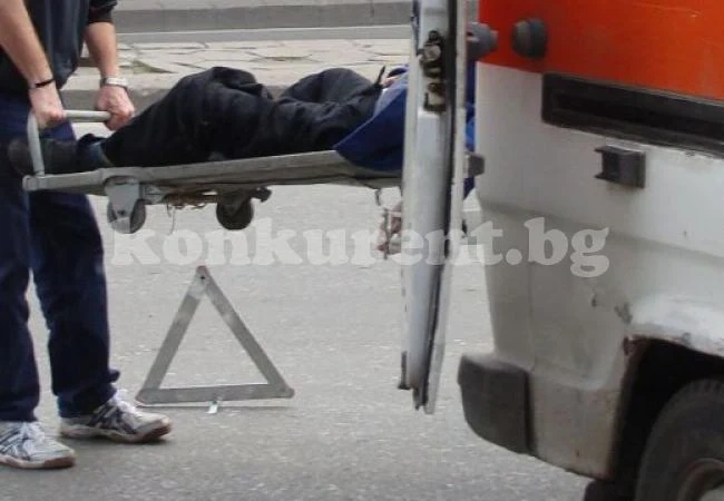 Мъж разцепи главата на клошар