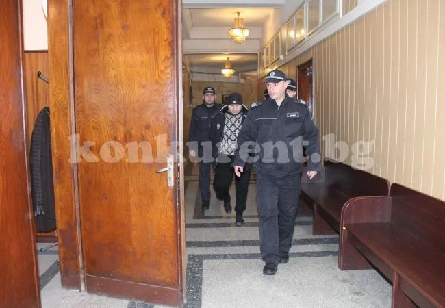 Водят Софи Маринова принудително в съда за делото на Главестия