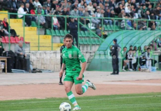 Ники Маринов ще доиграе сезона в Ботев