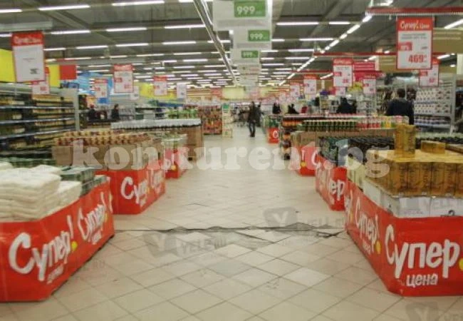 Заплаха за бомби затвори 5 супермаркета