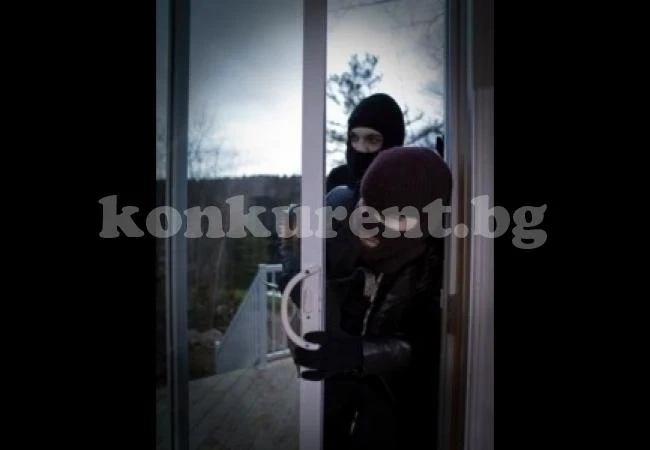 Двама младежи обраха къща в Якимово