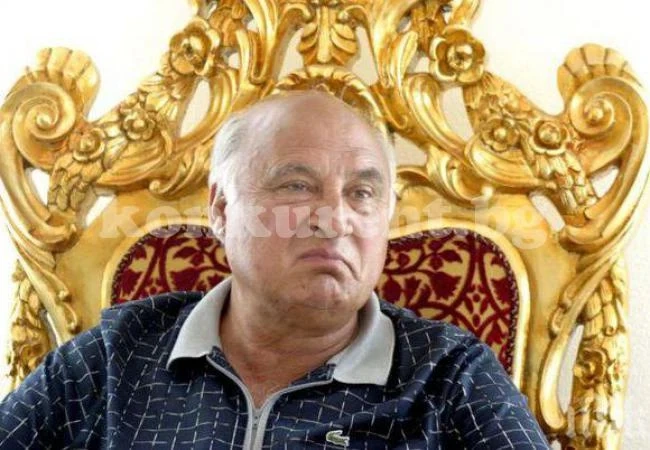 Цар Киро остава в ареста
