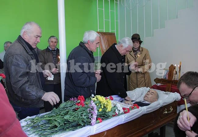 Стотици се сбогуваха с Линко