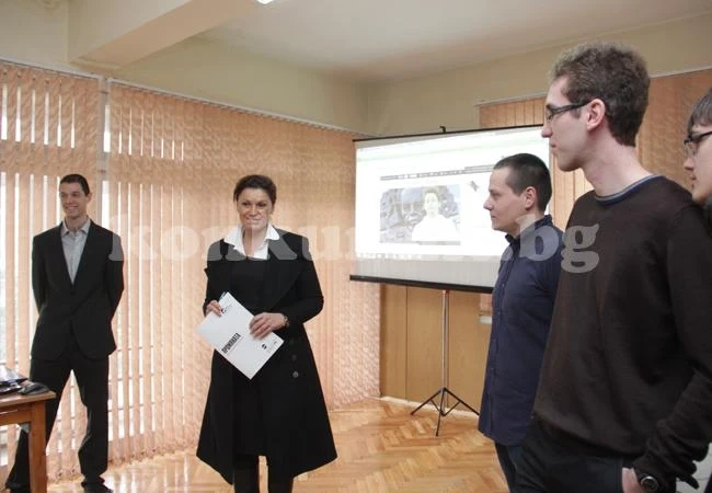 Кметът и Ани Салич откриха IT център във Враца