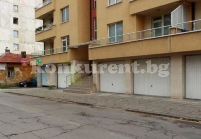 Гаражите станаха скъпи колкото гарсониери