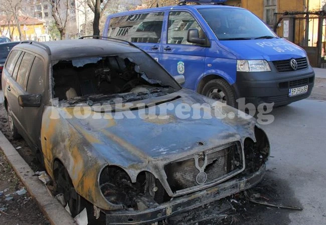 Горя автомобил във Враца