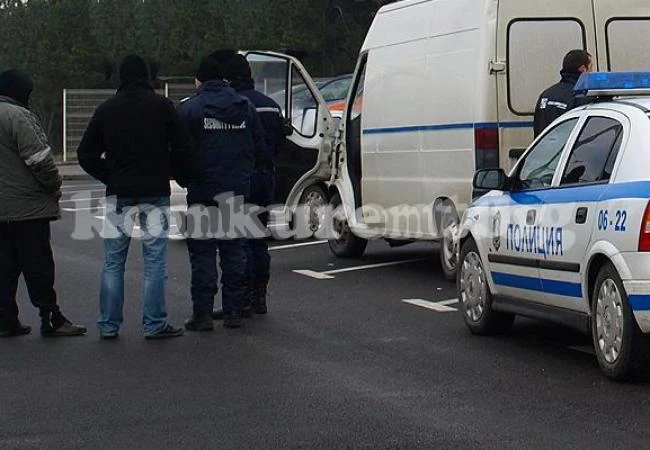 Полицията тараши наред за контрабандни цигари 