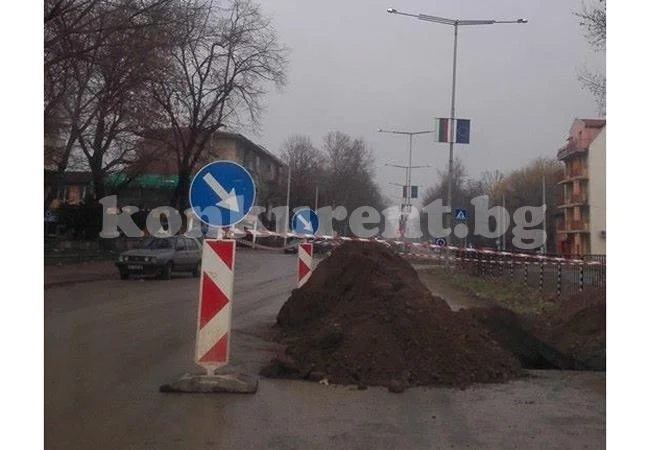 Уникална снимка! Знаци във Видин пращат шофьорите в трап