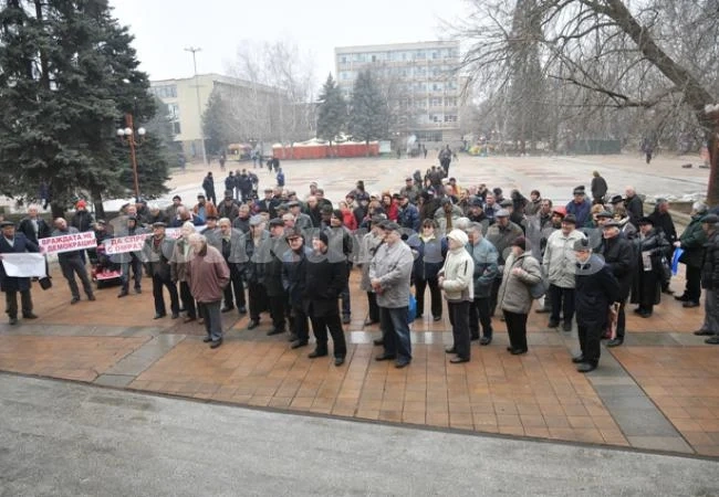 Червените в Монтана с подписка срещу паметник