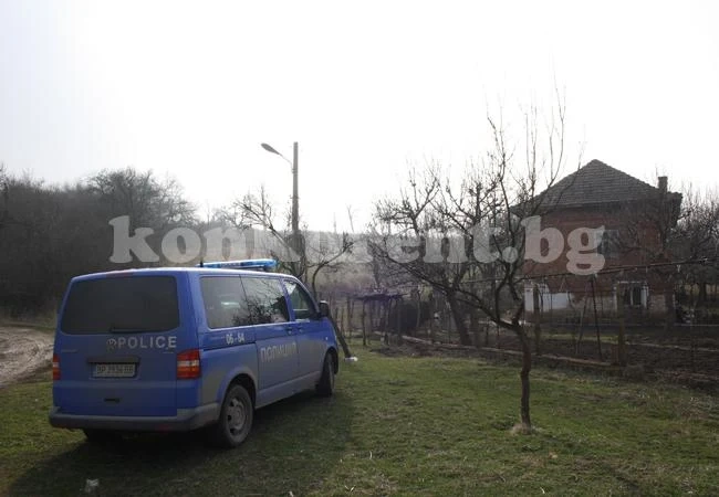 Бивш кмет бере душа след нападение в дома му