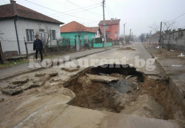 Дупка погълна бизнесмен и колата му