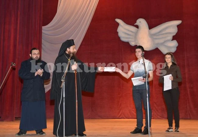 Духовници и депутати дариха за 4-годишния Виктор