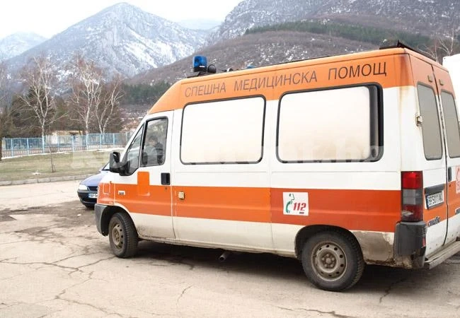Работник е в „Пирогов“ след ремонт на булдозер