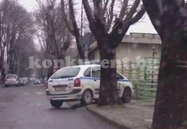 Хванаха поредния полицейски автомобил в нарушение