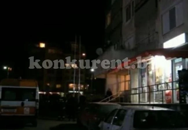 Горя 17-етажен блок в Бургас