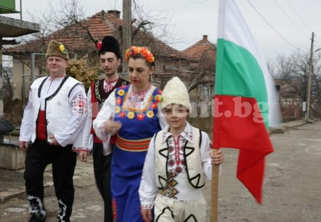 Вършец празнува 3 март в национални носии