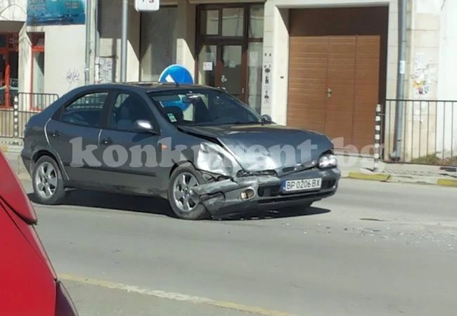 Две коли се удариха във Враца