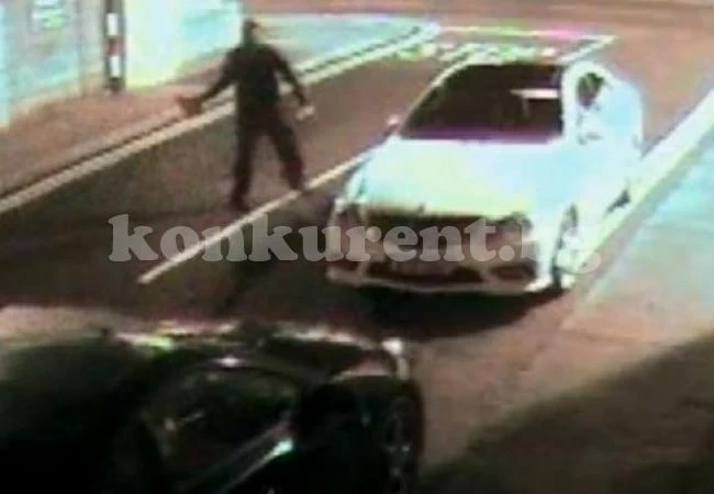 Автокрадец едва не се уби, опитвайки се да задигне „Мерцедес” (ВИДЕО)