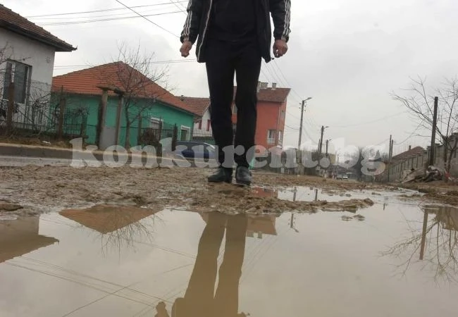 Злополучната улица в Лом сега е езеро