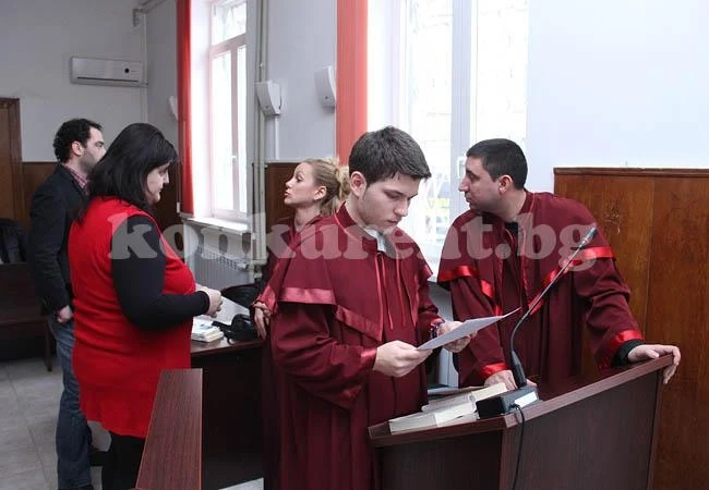 Изправиха „изнасилвач“ пред бъдещи магистрати