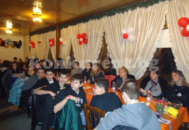 Учители проведоха родителска среща в заведение