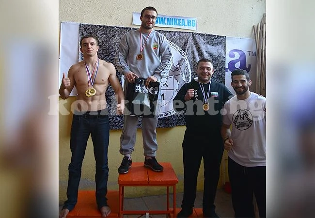 Кристиан Попов доказа класата си в граплинга