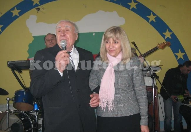 Аврамова и Николова празнуваха 8-ми март в Горно Пещене 