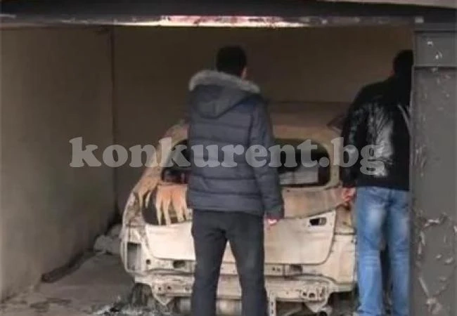 Опожариха автомобила на адвокатка